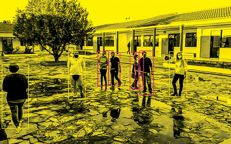 technologia-pente-efeyreseis-poy-gennithikan-se-ellinika-scholeia8