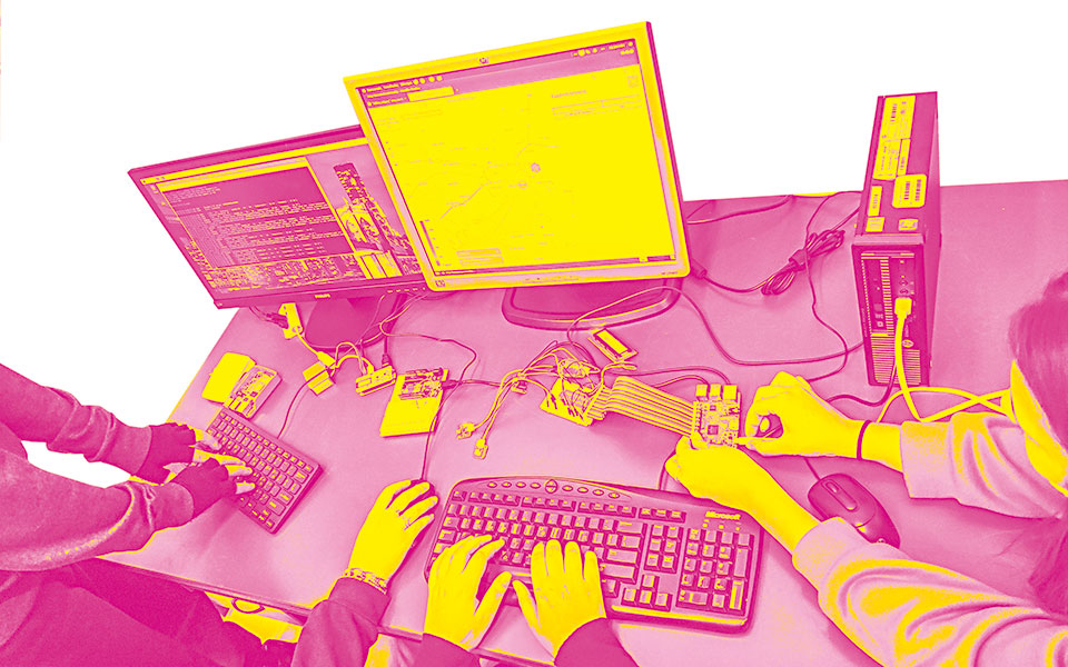 technologia-pente-efeyreseis-poy-gennithikan-se-ellinika-scholeia6