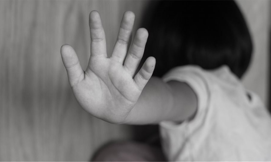 Ζάκυνθος: Στο νοσοκομείο παραμένουν τα δύο παιδιά που κακοποιήθηκαν από τη μητέρα τους