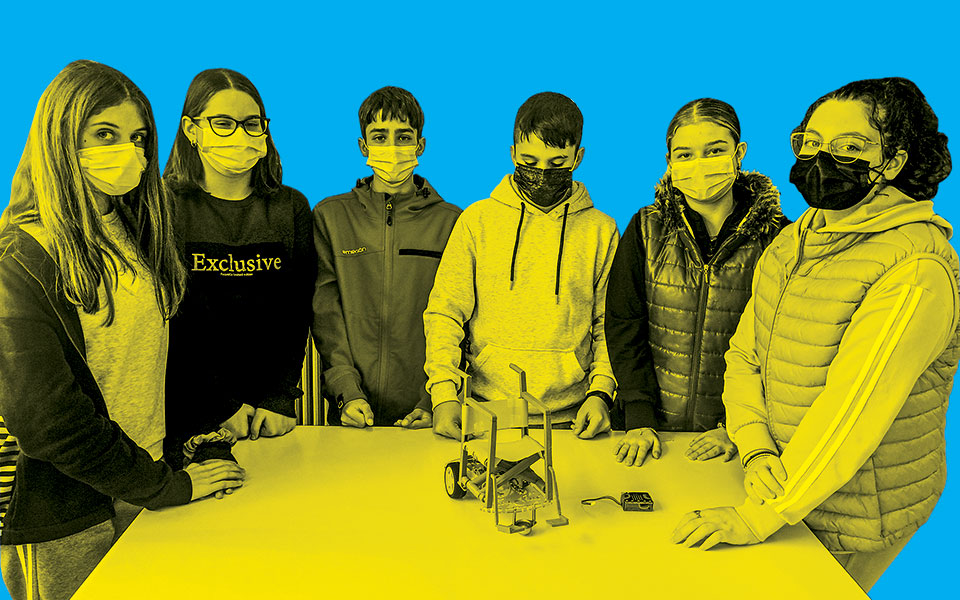 technologia-pente-efeyreseis-poy-gennithikan-se-ellinika-scholeia4